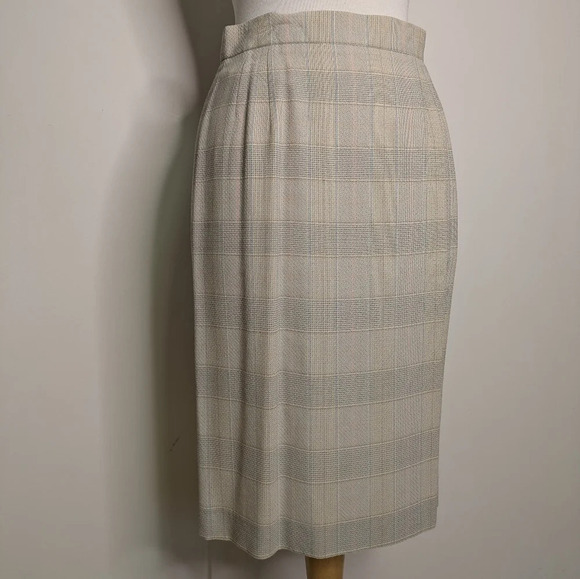 Louis Feraud Set Neutral Plaid Vanilla Girl Blazer & Skirt Size 8/EU 38 - Picture 5 of 15